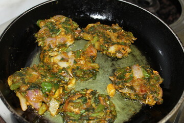frying pan with fried pakauda.