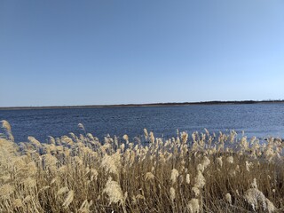 深い青の湖