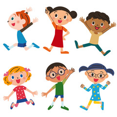 色々なポーズで元気な子供達