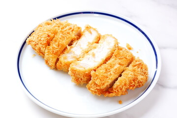 トンカツ - 揚げ立てでサクサクの食感の、おいしいトンカツ（ロースカツ）
