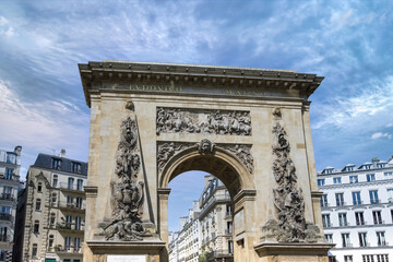 Paris, Porte Saint-Denis boulevard de Bonne-Nouvelle, ancient monument in a touristic district 
