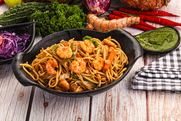 Pasta spaghetti with prawn and vegetables