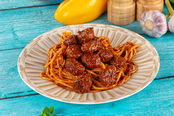 Italian spaghetti with beef meatballs