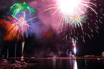 海辺の夜空を彩る熱海花火大会