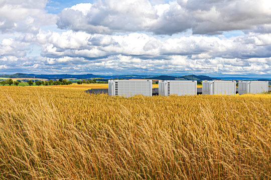 solarfield with battery storage