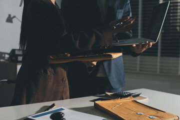 Lawyer explained to the client about the law that must be brought against the court case.