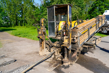 Technique for directional laying of pipes during operation, dirty