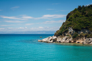 Naklejka premium Serene Coastal Landscape with Turquoise Waters