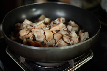 Boil the pork in a hot pot