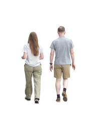 Homme et femme d’environ 40 ans vus de dos, marchant en été, vêtus de tenues décontractées, t-shirts, pantalon léger pour elle, short pour lui, chaussures confortables