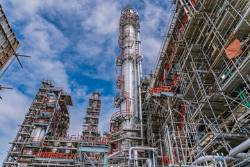 Obraz premium Oil​ refinery​ and​ plant and tower column of Petrochemistry