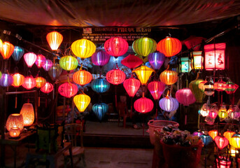 Chiang Mai, Thailand - 03\03\2018: Red lantern decoration in China style Buddhist temple in Thailand. Colorful traditional paper lanterns hanging with tassels, festival, celebration, Asian decor © Yuliia