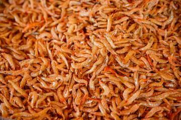 여러 음식과 간식에 사용될 마른 새우들