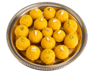 Top-Down View of Traditional Besan Laddus in Round Plate with Pistachio Garnish, Isolated on Transparent Background.
