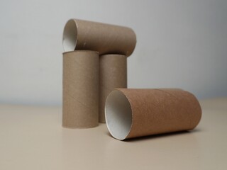 Cardboard sleeves for needlework.
Four toilet paper sleeves are arranged on a light background in a creative composition. Eco-friendly material for crafts and space organization.