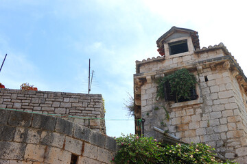 Obraz premium Traditional Mediterranean architecture in Supetar, on island Brac, Croatia. 