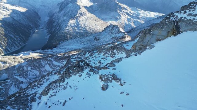 Hintertux im Zillertal im Winter Luftaufnahme