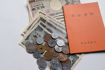 年金手帳と通貨 年金イメージ