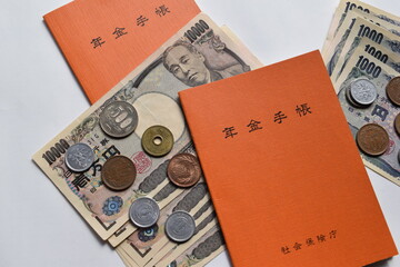 年金手帳と通貨 年金イメージ