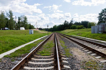 Naklejka premium empty Railroad Track through Lush Green Landscape