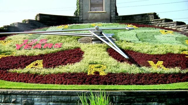 Flower clock at Niagara Falls 