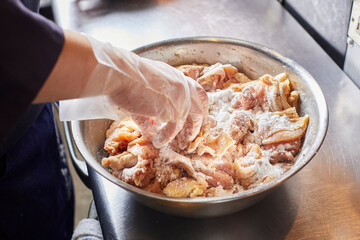 唐揚げ作るとこ