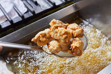 唐揚げ作るとこ