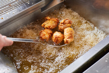 唐揚げ作るとこ