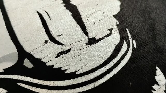 T-shirt screen printing is damaged and peeling