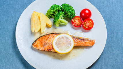 鮭のムニエルと野菜添えたワンプレート