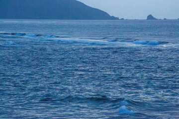 夏の奄美大島の夜明けの風景。