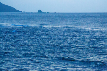 夏の奄美大島の夜明けの風景。