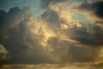 Obraz premium 夏の奄美大島の夜明けの風景。