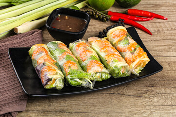 Vietnamese spring roll with prawn and mango