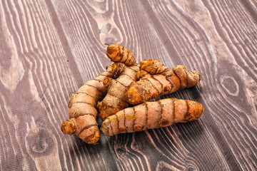 Fresh raw asian tumeric roots