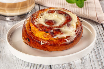 Glazed cinnabon swirl with icing