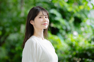 笑顔のミドル女性