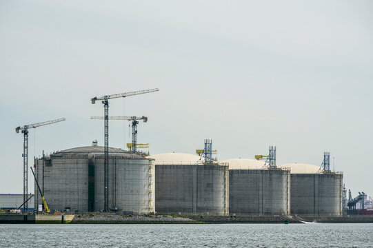 Construction of LNG storage terminal in Rotterdam harbour
