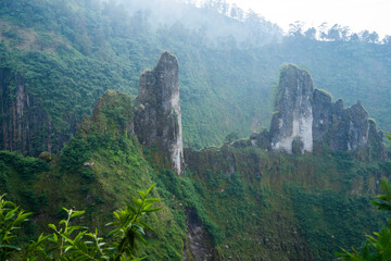 Obraz premium Limestone spires above tropical jungle basin 