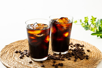 アイスコーヒーとコーヒー豆