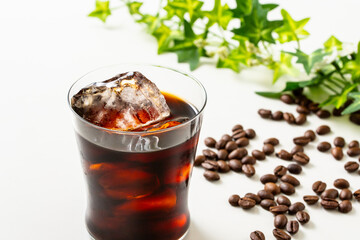 アイスコーヒーとコーヒー豆