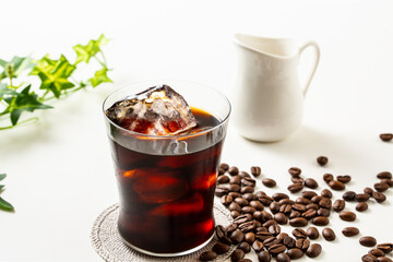アイスコーヒーとコーヒー豆