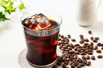 アイスコーヒーとコーヒー豆