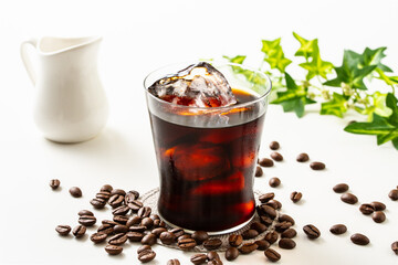アイスコーヒーとコーヒー豆