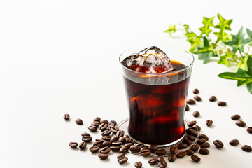 アイスコーヒーとコーヒー豆