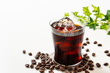 アイスコーヒーとコーヒー豆