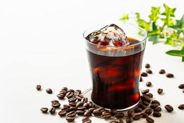 アイスコーヒーとコーヒー豆