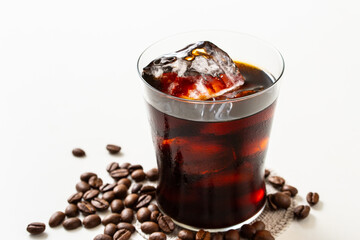 アイスコーヒーとコーヒー豆