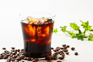 アイスコーヒーとコーヒー豆