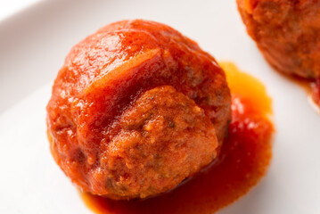 Polpette di manzo al sugo, cibo italiano 
